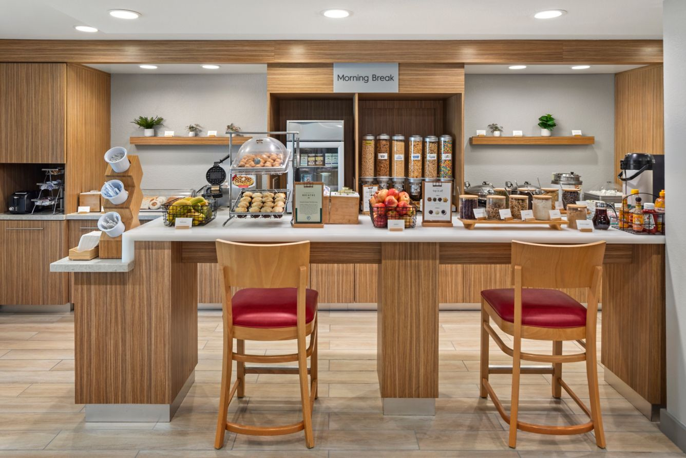TownePlace Suites Chicago Lombard, interior photo 5 of 6